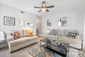 Cozy King Suite Near Broad!